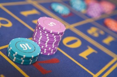 aime mobile app interface showing Fortune Mouse game stream and betting controls side by side
